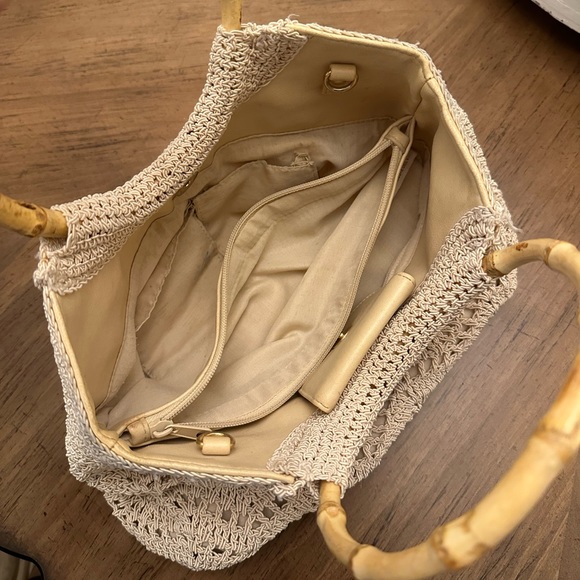Stunning wooden handles crochet/sequence nude/cream bag😍 - Picture 7 of 12